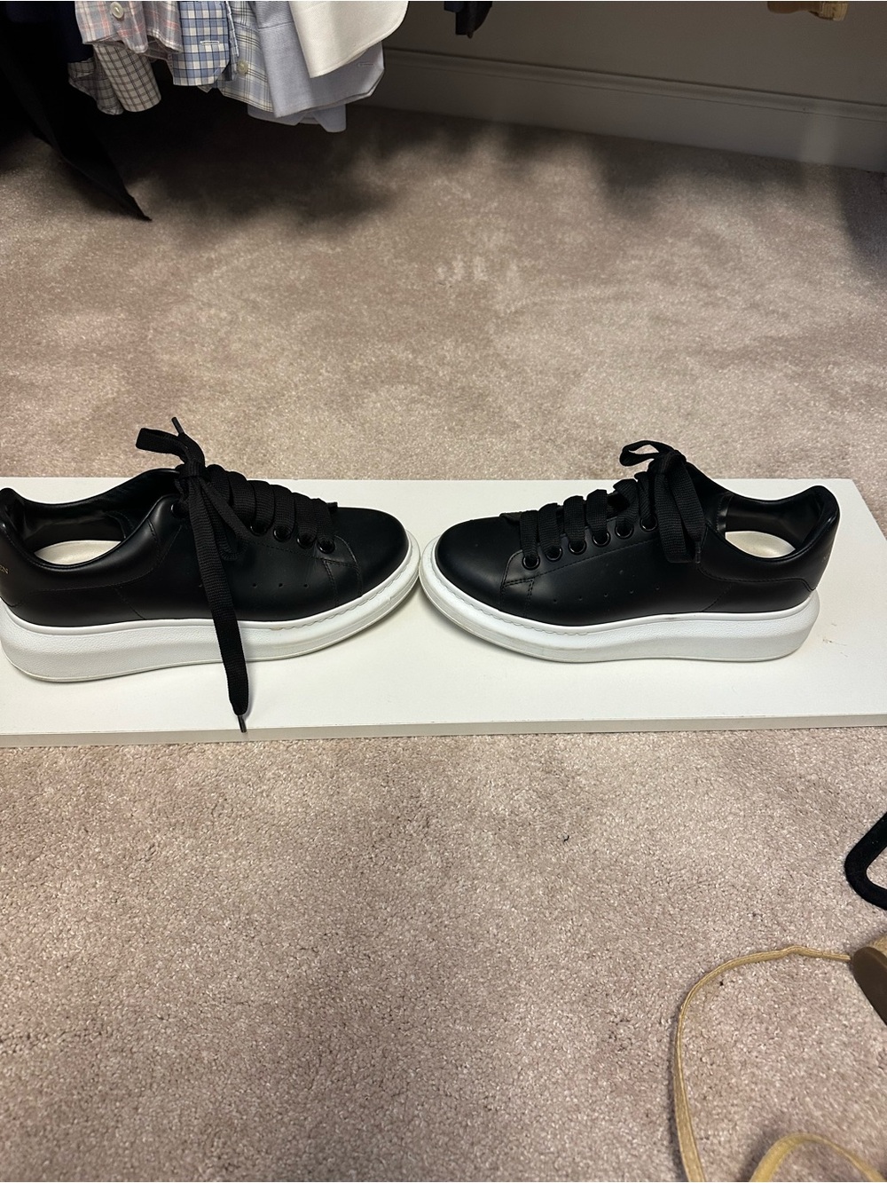 Alexander McQueen Black & White Platform Sneakers with Gold Logo - Picture 5 of 8